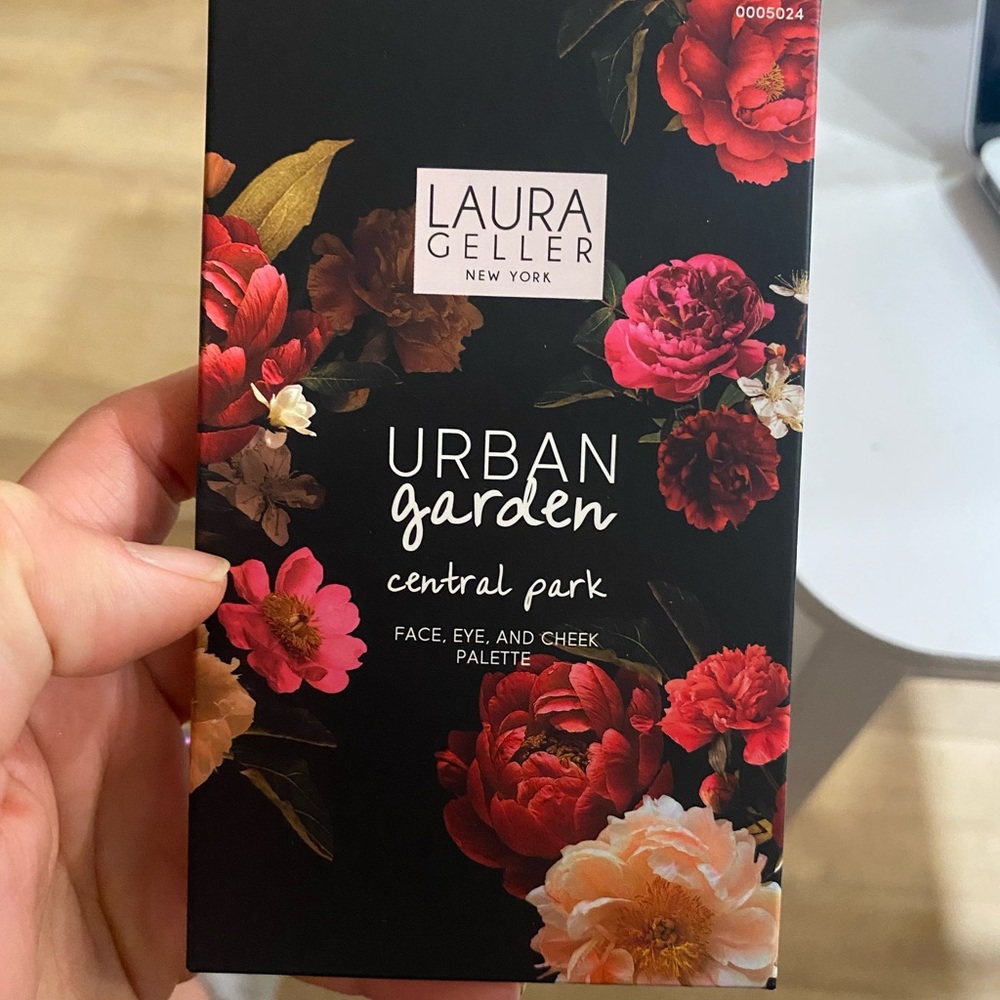 NIB Laura Geller Urban Garden Cenrral Park pallet